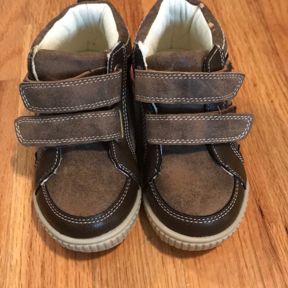 Children’s place boys Velcro sneakers